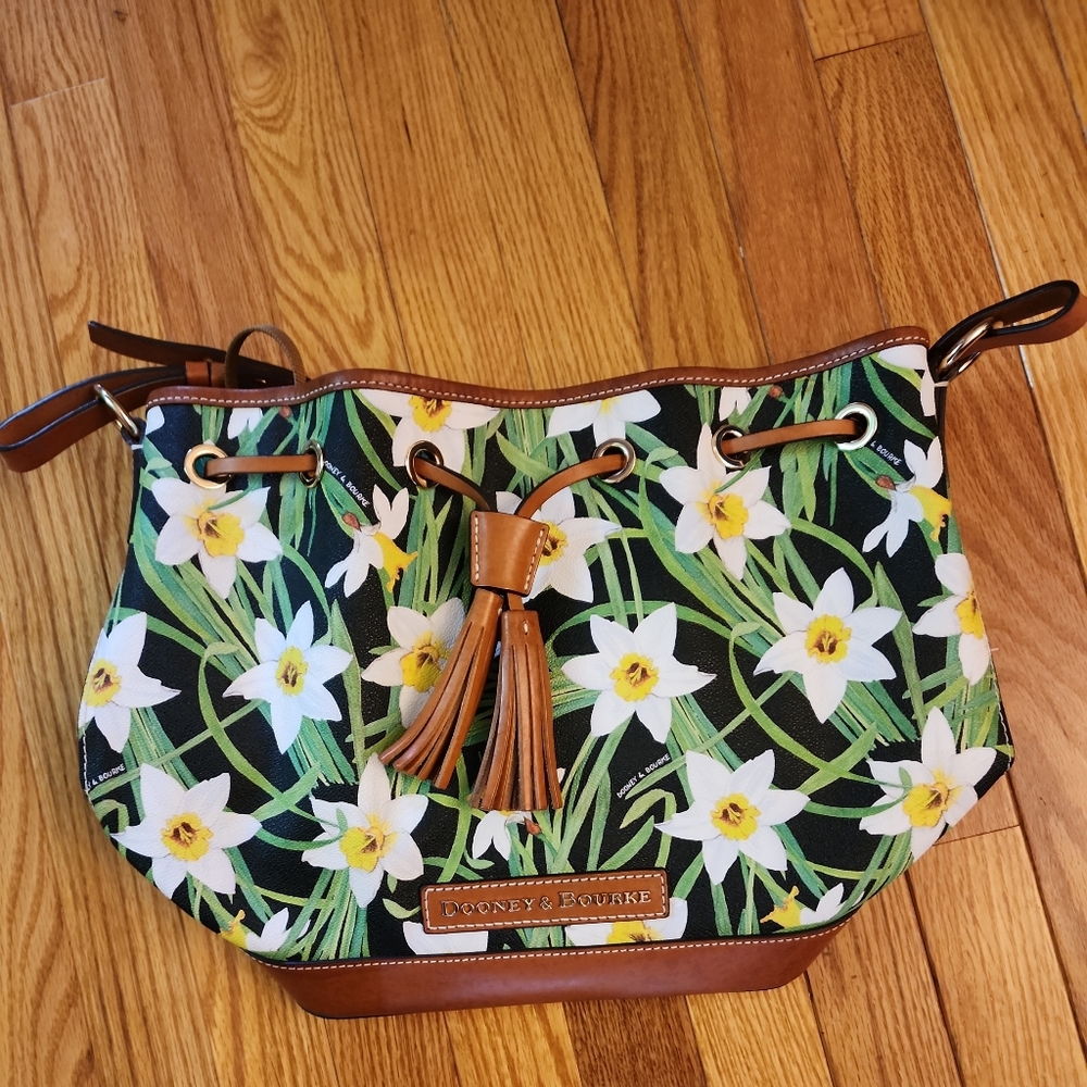 Dooney &Bourke Bucket Bag